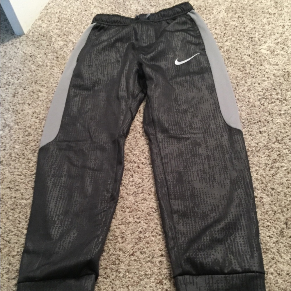 Kids large Nike Thermofit sweatpants